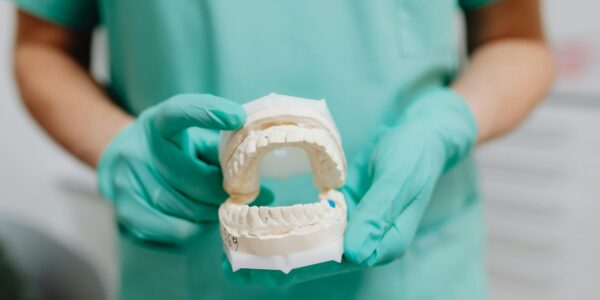 Jak znaleźć dobrego dentystę? Przewodnik dla osób szukających sprawdzonej opieki stomatologicznej