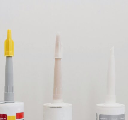 Silikon kauczukowy – czym różni się od tradycyjnych silikonów budowlanych?